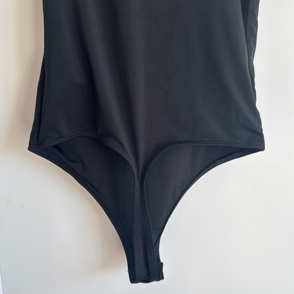 NWT Express Body Contour Compression High Neck
Bodysuit - size XS - black - Picture 11 of 12